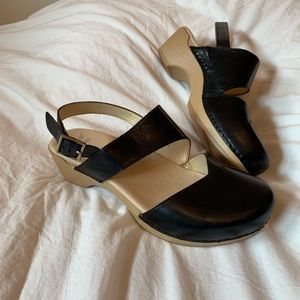 Dankso Kristy Closed Toe Sandals. Size 38 (7.5 - 8) Black leather.